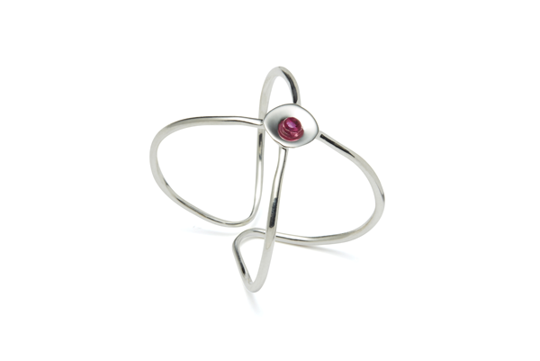 Embrace-04-01 silver Ruby